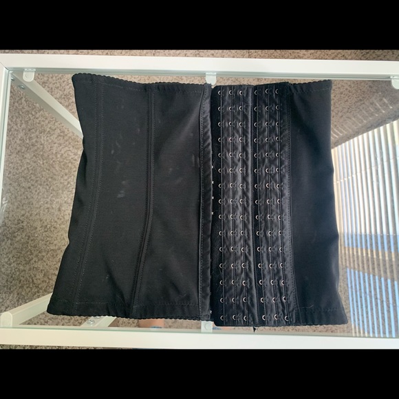 Waist Trainers Various Sizes - Picture 4 of 9